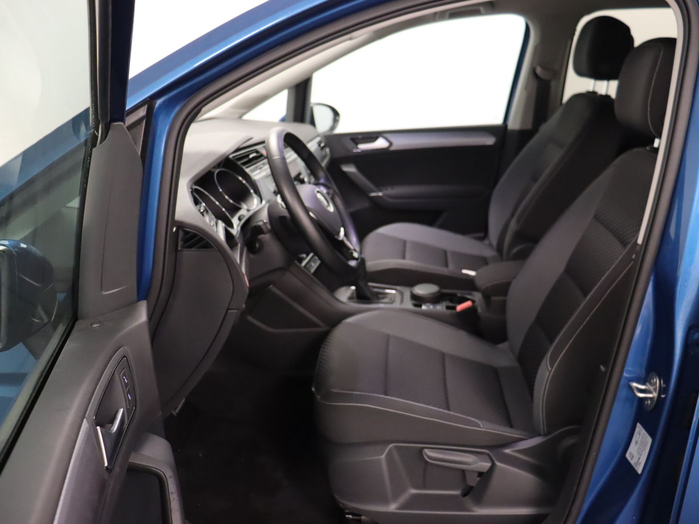 Fahrzeugabbildung Volkswagen Touran 2.0 TDI DSG Comfortline ACTIVE Navi AHK