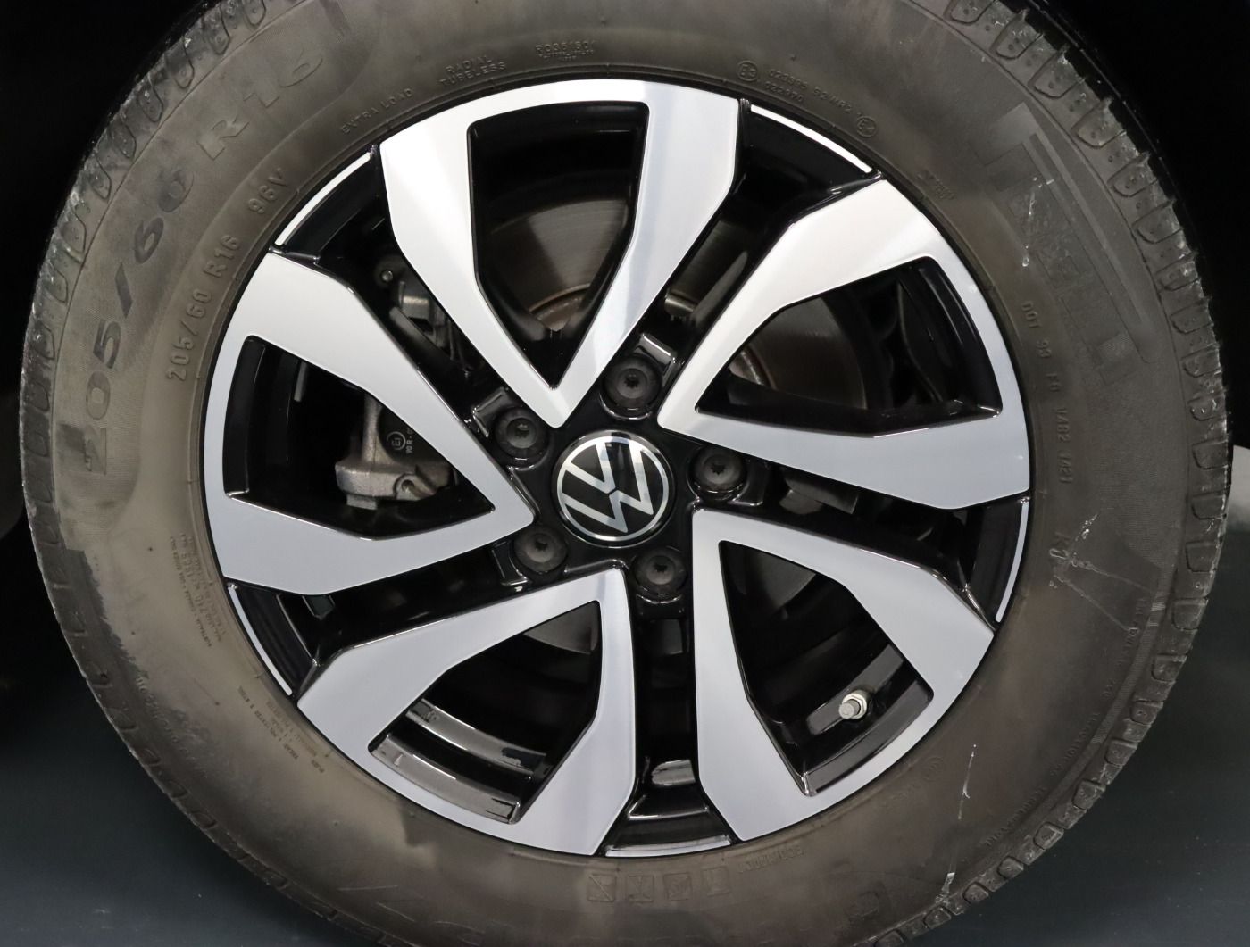 Fahrzeugabbildung Volkswagen Touran 2.0 TDI DSG Comfortline Navi AHK TrailerA
