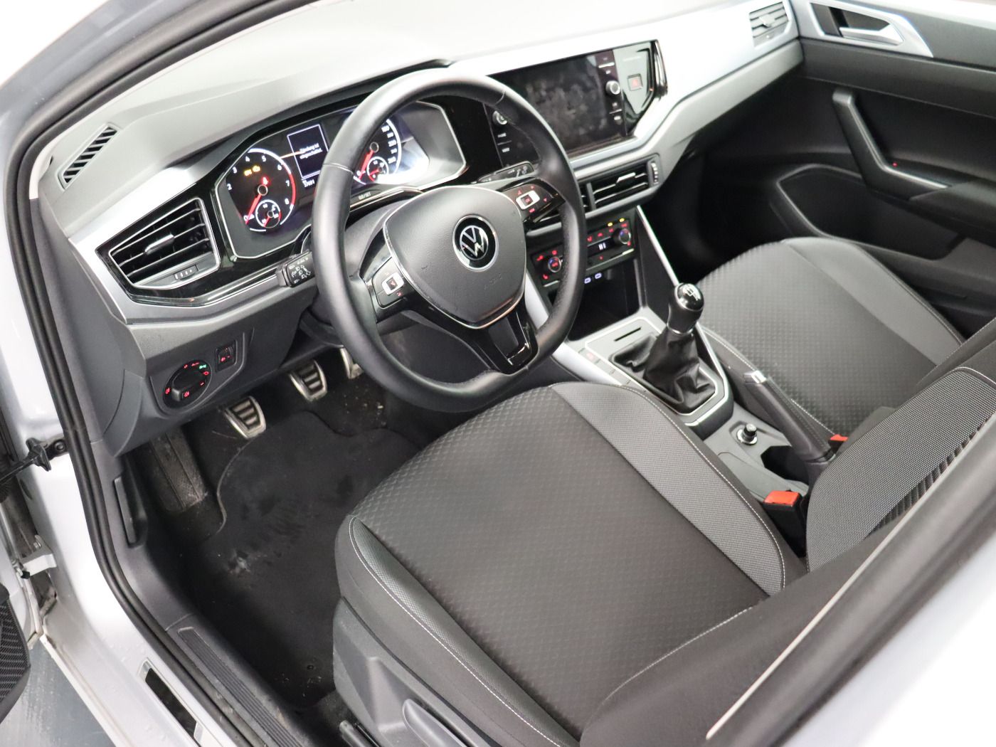 Fahrzeugabbildung Volkswagen Polo 1.0 TSI Comfortline ACTIVE Navi FrontAssist