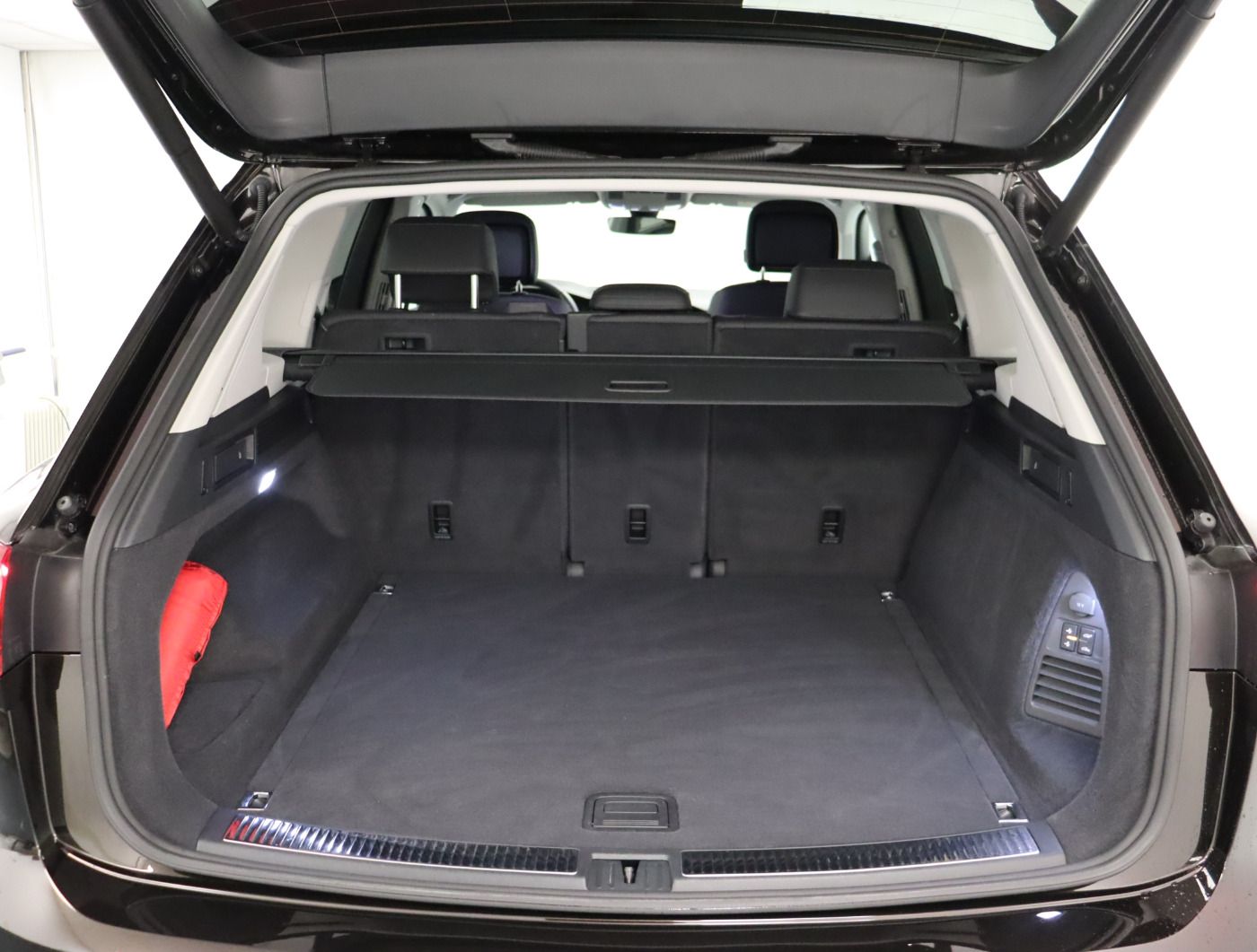 Fahrzeugabbildung Volkswagen Touareg 3.0 TDI 4M tiptronic Elegance Matrix
