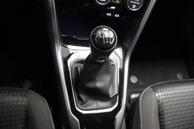 Fahrzeugabbildung Volkswagen T-Roc 2.0 TDI Comfortline ACTIVE Navi ACC DAB+