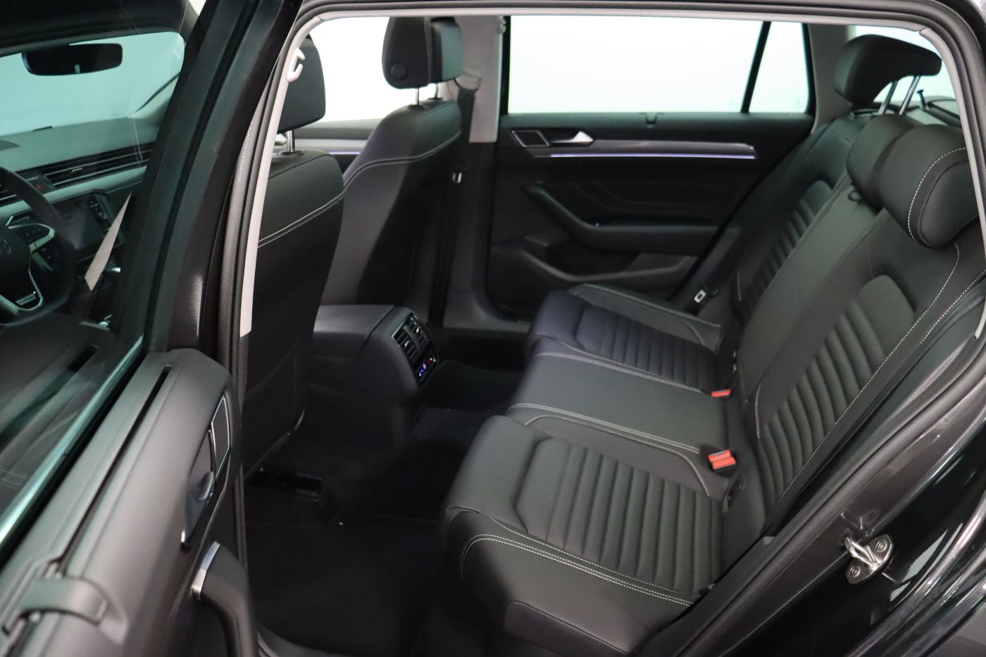 Fahrzeugabbildung Volkswagen Passat Variant 2.0 TSI 4M DSG Alltrack IQ.DRIVE