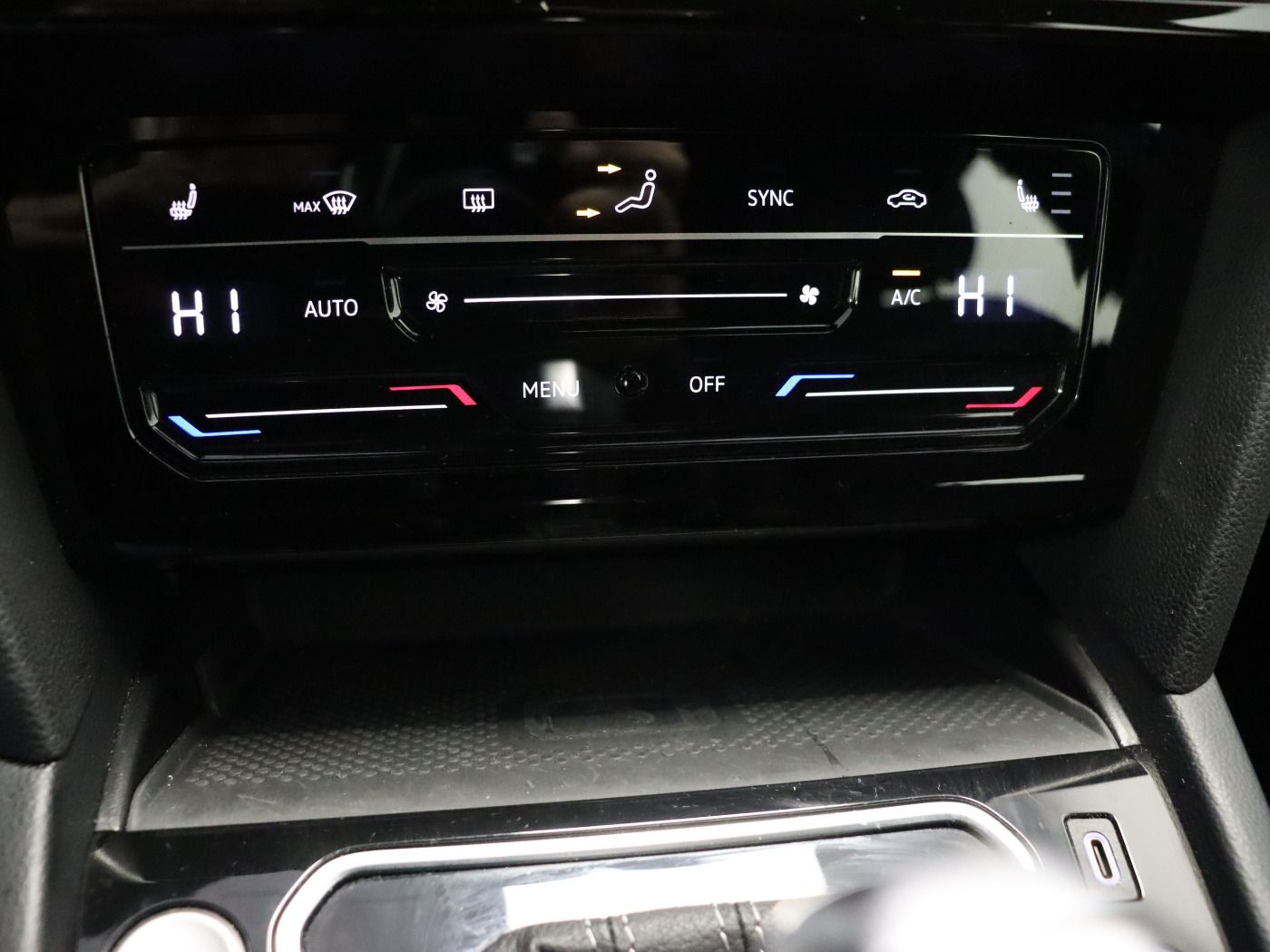 Fahrzeugabbildung Volkswagen Passat Variant 2.0 TDI 4M DSG Elegance R-line