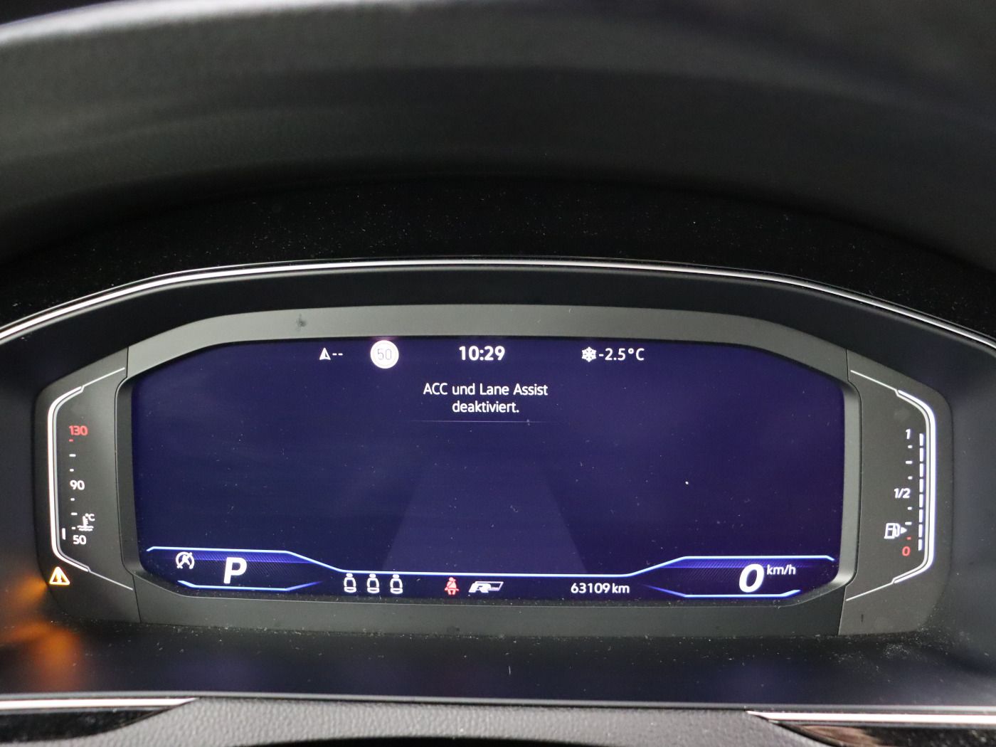 Fahrzeugabbildung Volkswagen Passat Variant 2.0 TDI 4M DSG Elegance R-line