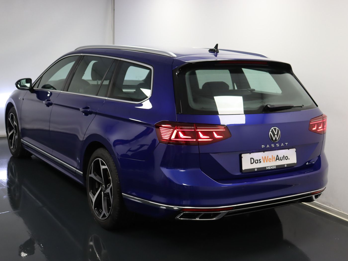 Fahrzeugabbildung Volkswagen Passat Variant 2.0 TDI 4Motion DSG Elegance R-Li