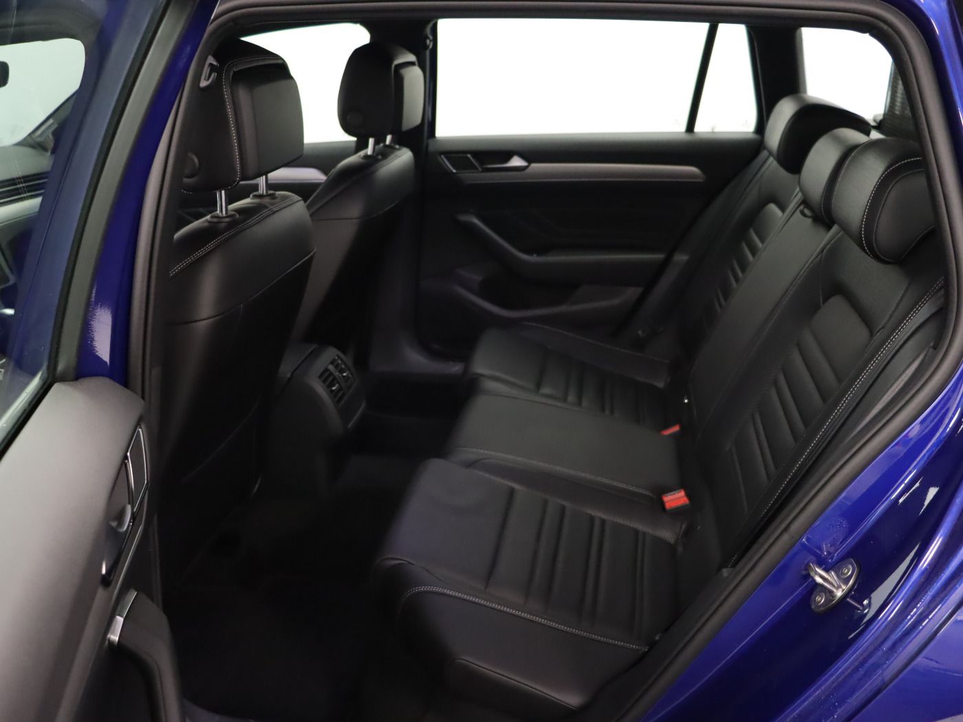 Fahrzeugabbildung Volkswagen Passat Variant 2.0 TDI 4M DSG Elegance R-line