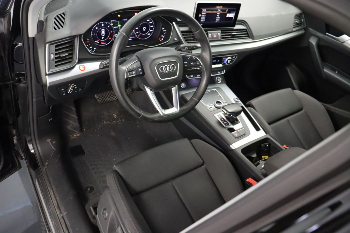 Fahrzeugabbildung Audi Q5 45 TDI Sport quattro tiptronic Pano LED Navi