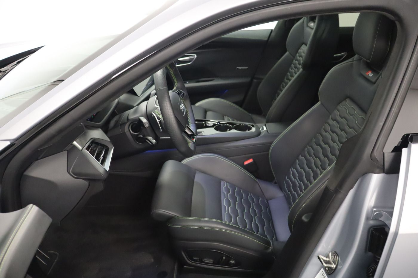 Fahrzeugabbildung Audi RS e-tron GT Pano Navi Matrix Luft Massage PDC