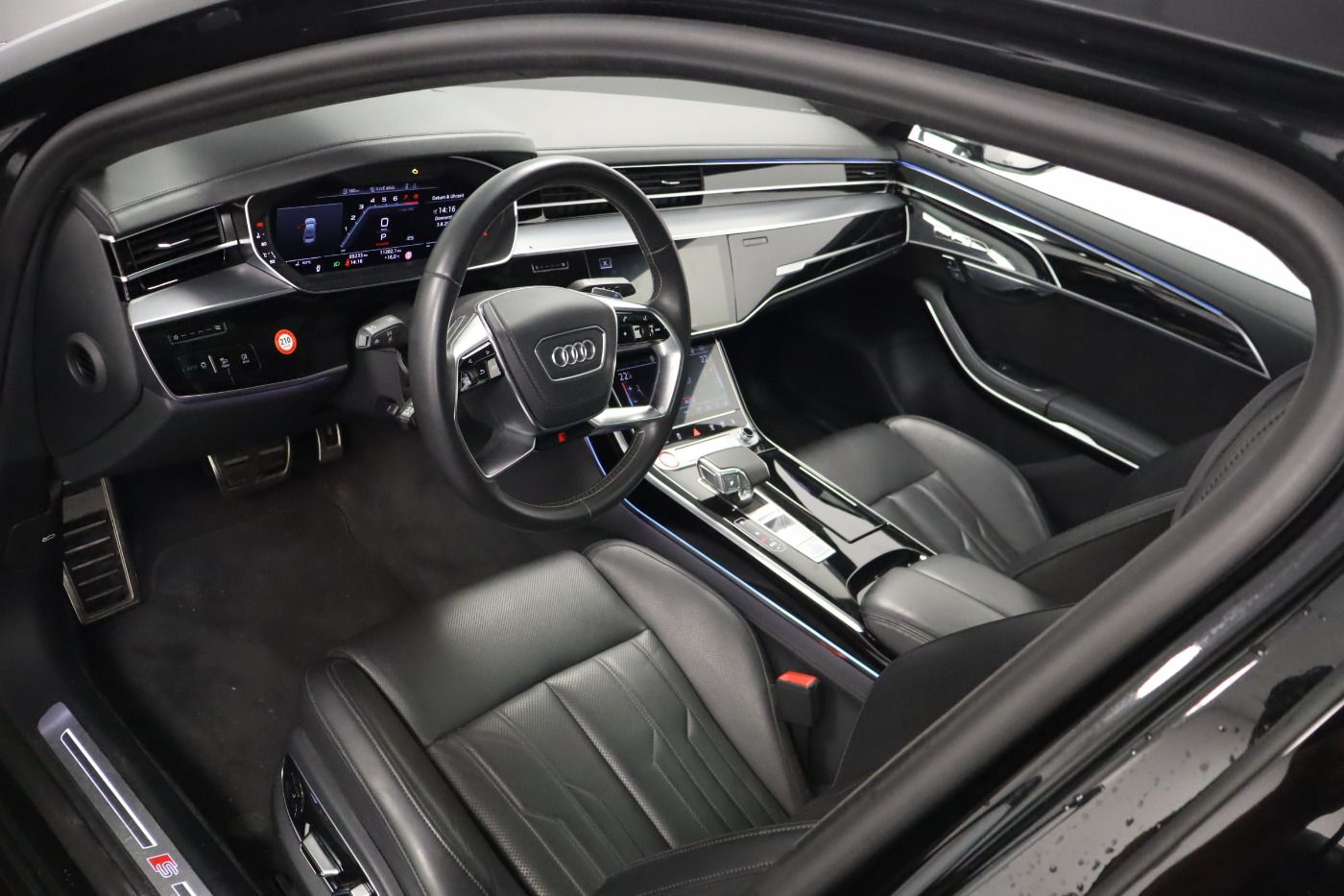 Fahrzeugabbildung Audi S8 4.0 TFSI quattro tiptronic Pano Navi Matrix L