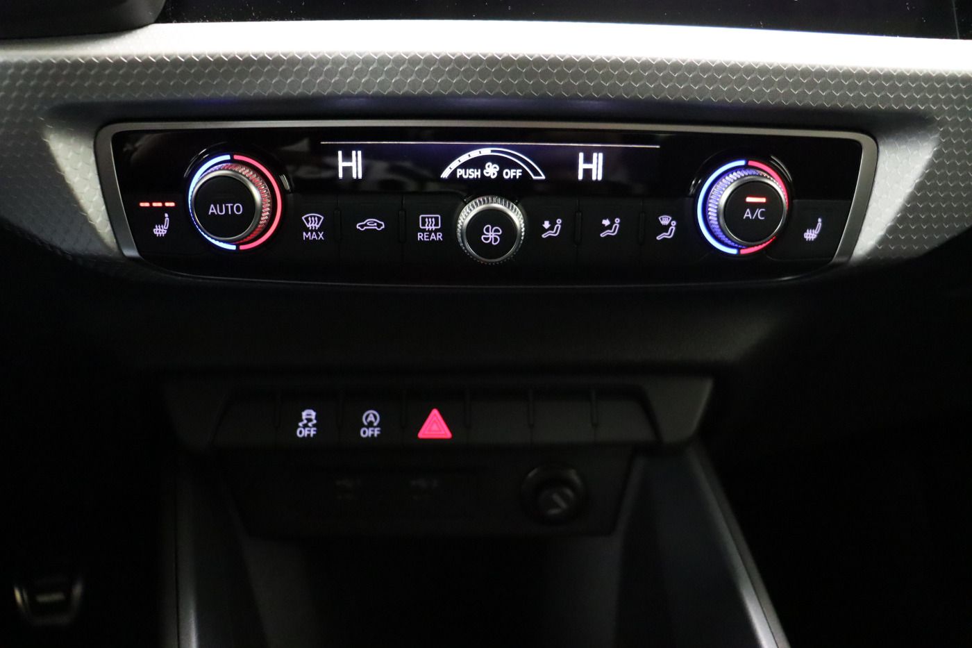 Fahrzeugabbildung Audi A1 allstreet 35 TFSI S line LED SHZ KeyLess PDC