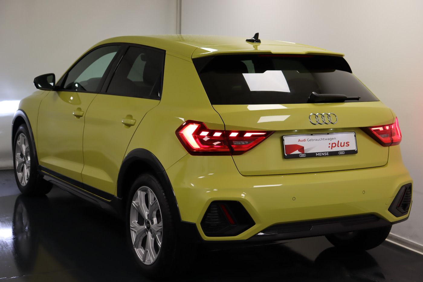 Fahrzeugabbildung Audi A1 allstreet 35 TFSI S line LED SHZ KeyLess PDC