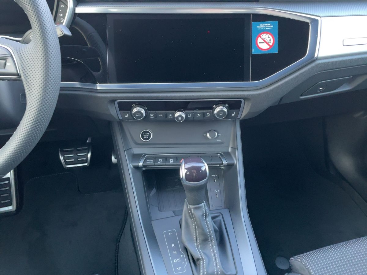 Fahrzeugabbildung Audi Q3 Sportback S line 35 TFSI LED Navi Assistenz