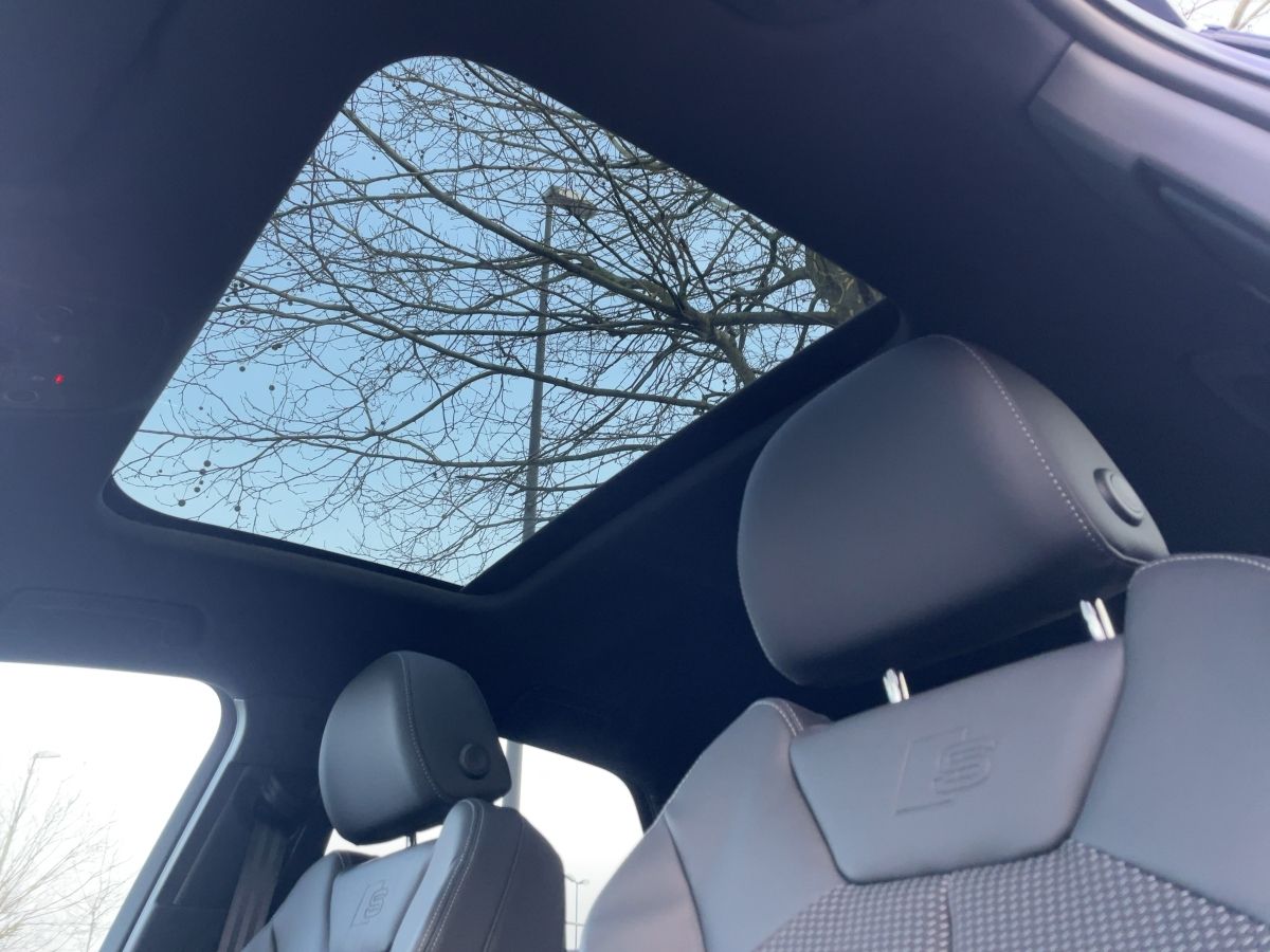 Fahrzeugabbildung Audi Q3 Sportback S line 35 TFSI LED Navi Assistenz