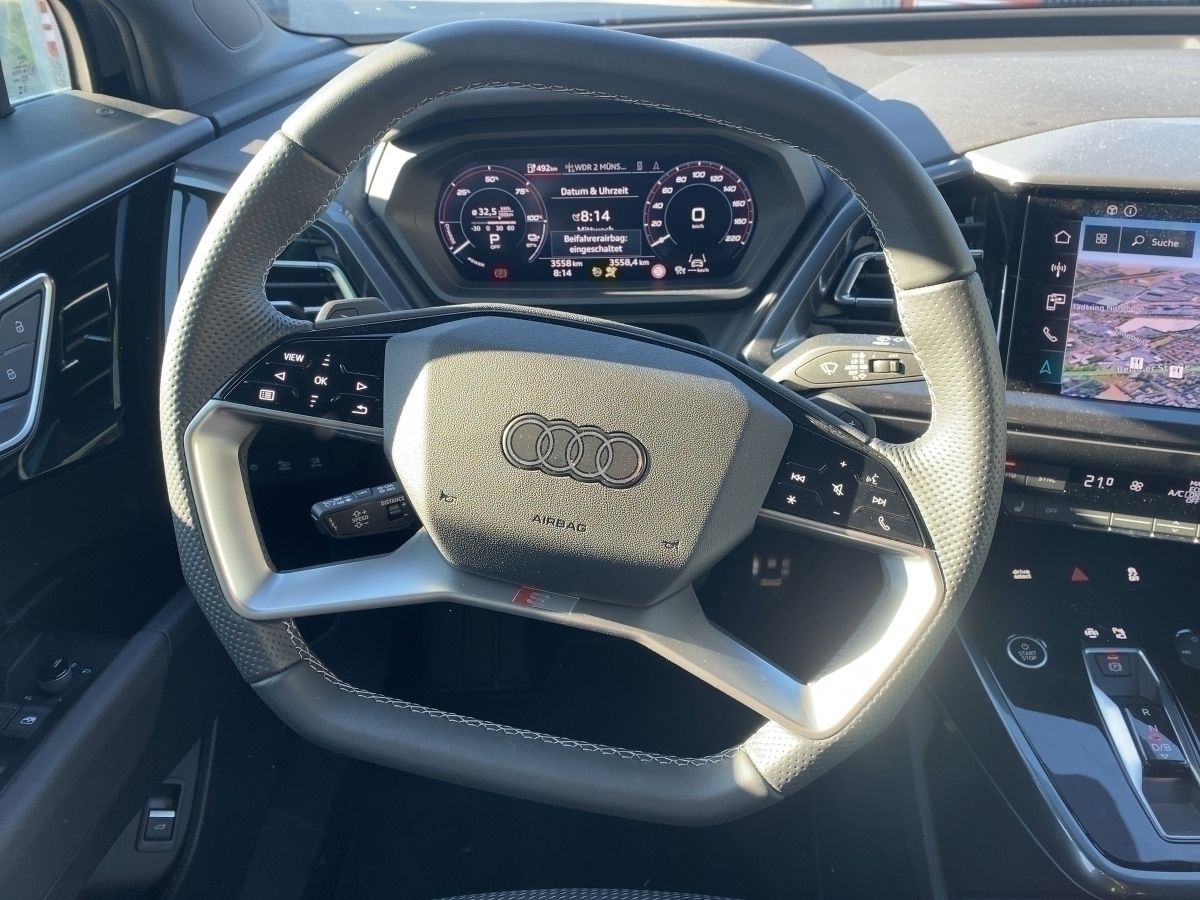 Fahrzeugabbildung Audi Q4 Sportback 40 e-tron Matrix Pano AHK