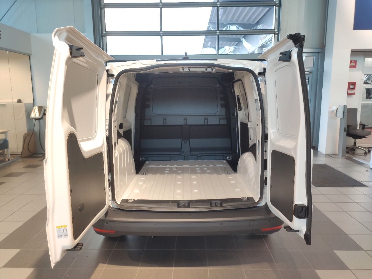Fahrzeugabbildung Volkswagen Caddy Cargo 2.0 TDI 90 kW KLIMA TEMPOMAT RADIO