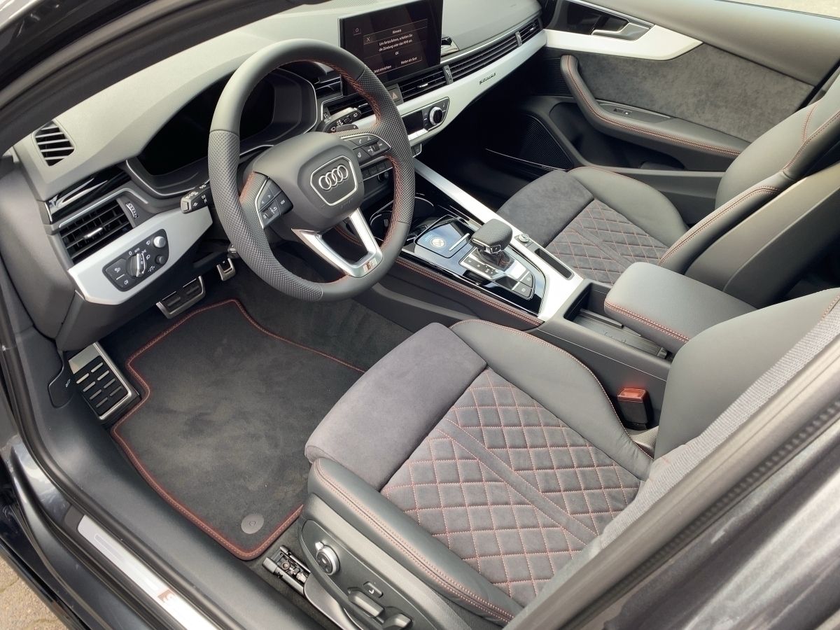 Fahrzeugabbildung Audi A4 Avant S line 45 TFSI HuD Pano