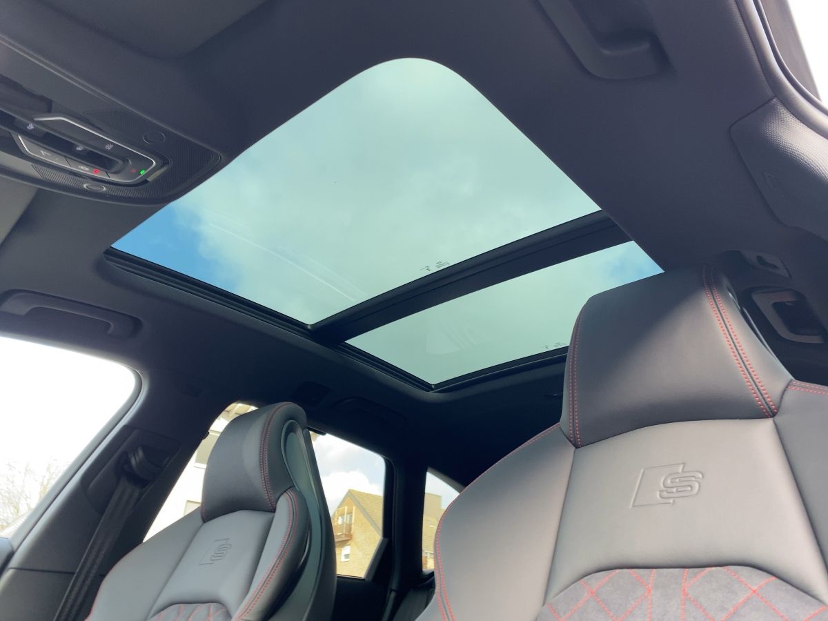 Fahrzeugabbildung Audi A4 Avant S line 45 TFSI HuD Pano