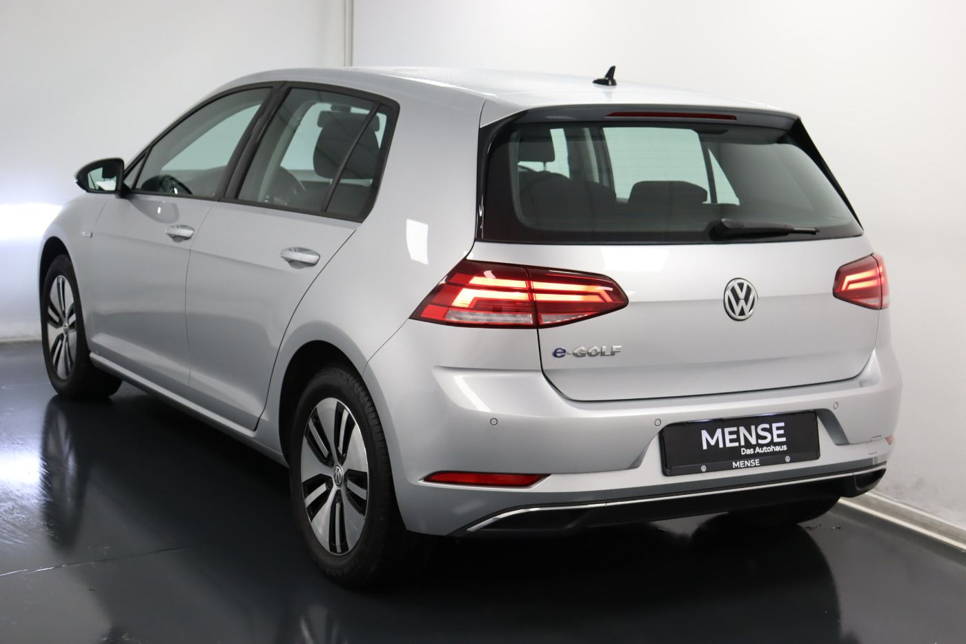 Fahrzeugabbildung Volkswagen Golf VII e-Golf Navi LED PDC FrontAss LM KlimaA