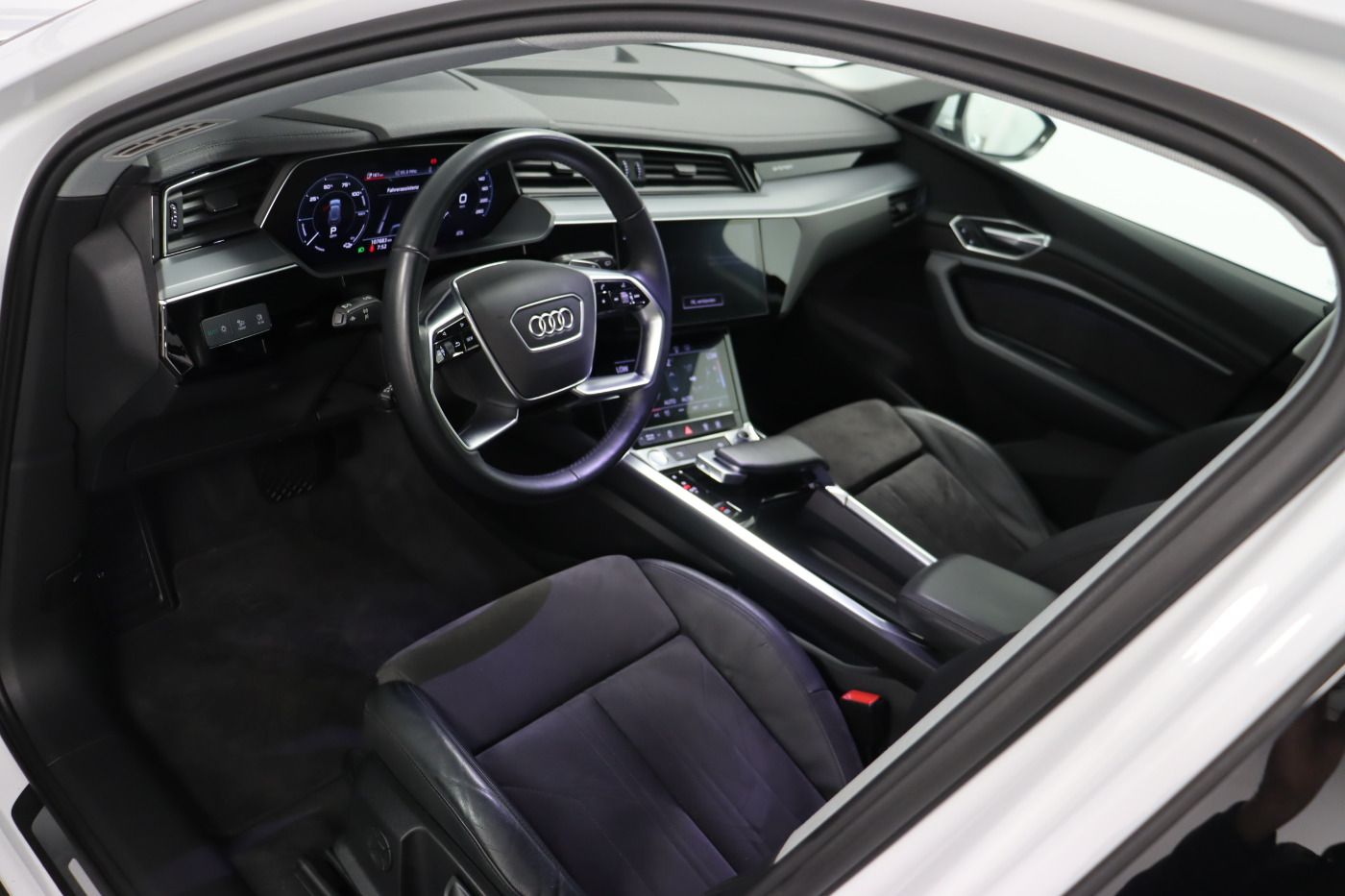 Fahrzeugabbildung Audi e-tron 55 quattro Navi Matrix LED Standh. Luft
