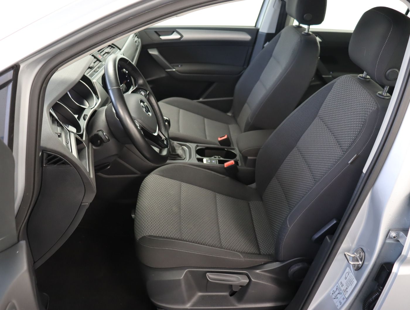 Fahrzeugabbildung Volkswagen Touran 1.5 TSI Comfortline 7-Sitzer Navi PDC
