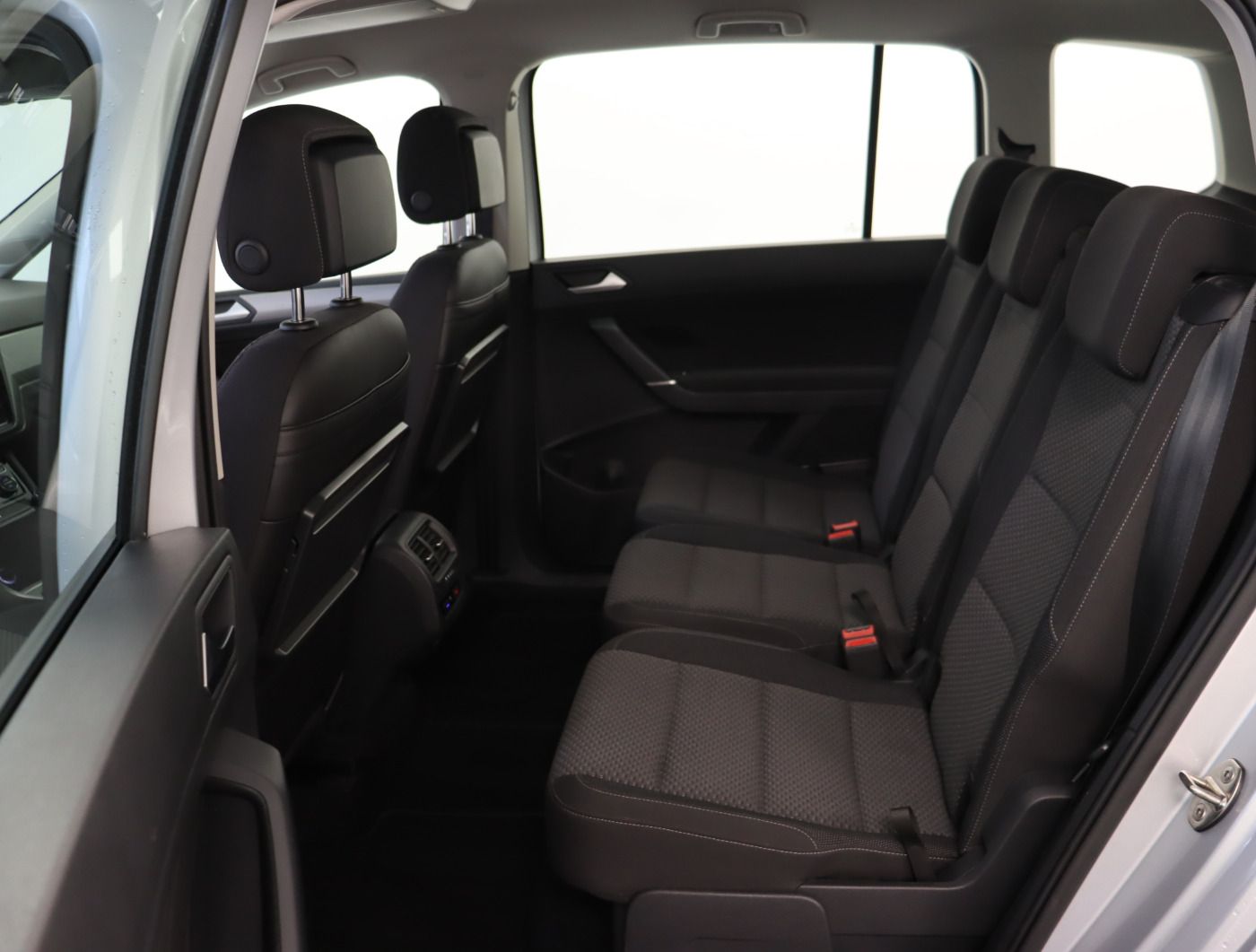Fahrzeugabbildung Volkswagen Touran 1.5 TSI Comfortline 7-Sitzer Navi PDC