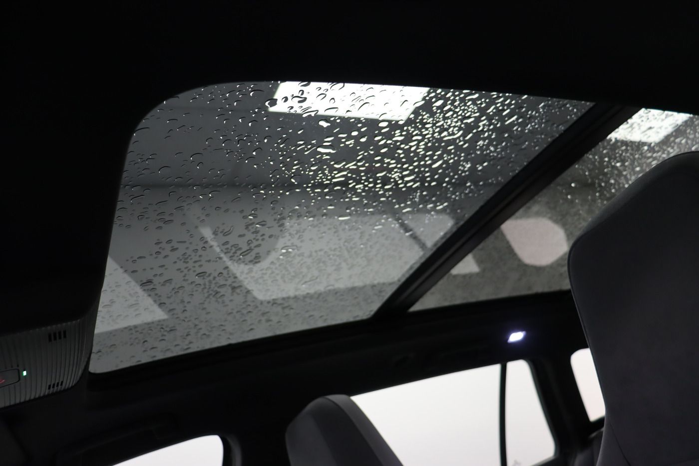 Fahrzeugabbildung Volkswagen Golf VIII Variant 2.0 TDI DSG R-Line Pano Navi