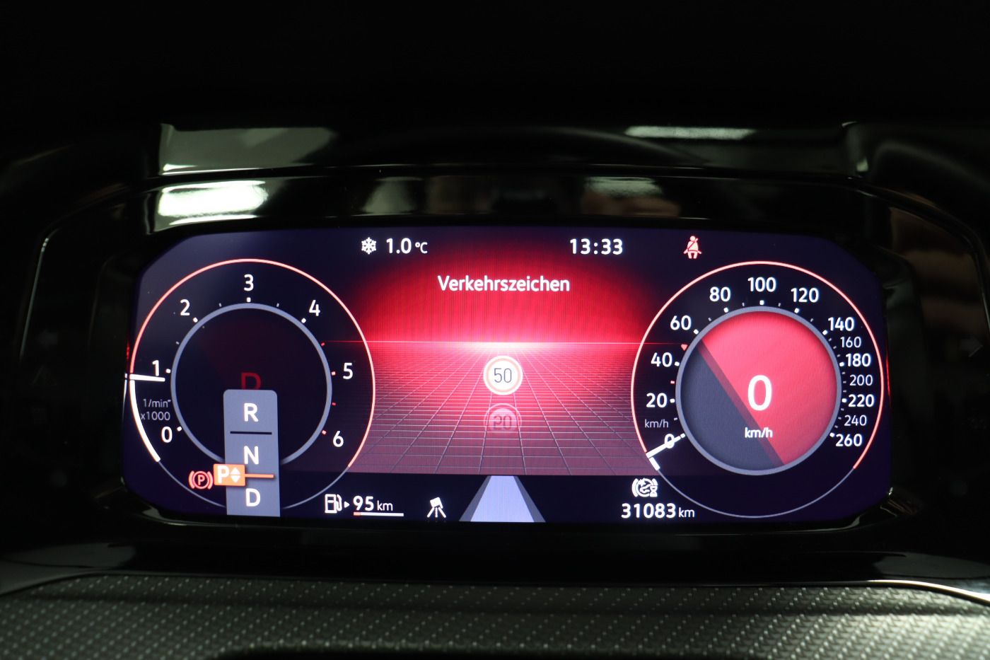Fahrzeugabbildung Volkswagen Golf VIII Variant 2.0 TDI DSG R-Line Pano Navi