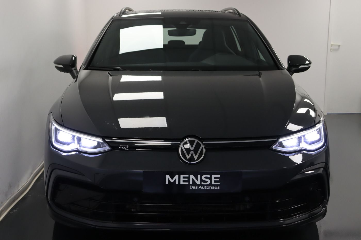 Fahrzeugabbildung Volkswagen Golf VIII Variant 2.0 TDI DSG R-Line Pano Navi