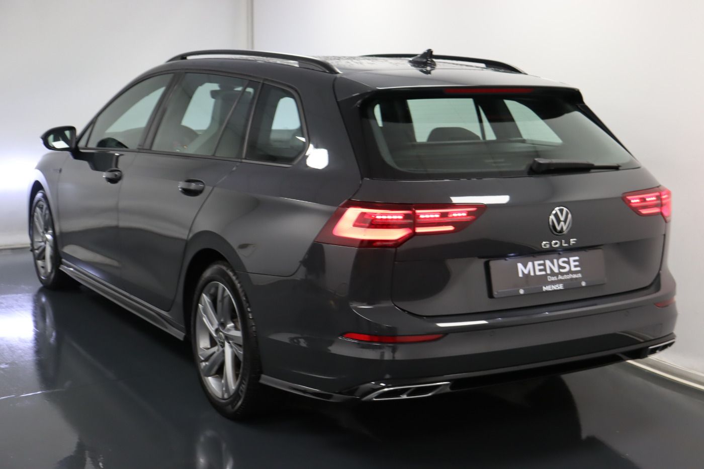Fahrzeugabbildung Volkswagen Golf VIII Variant 2.0 TDI DSG R-Line Pano Navi