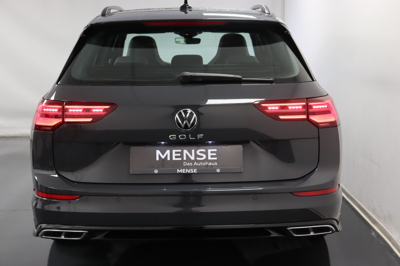 Fahrzeugabbildung Volkswagen Golf VIII Variant 2.0 TDI DSG R-Line Pano Navi