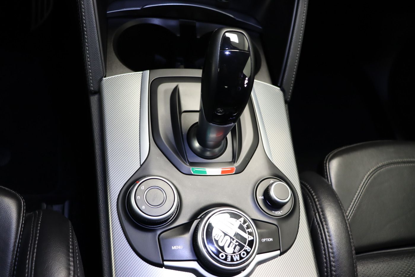 Fahrzeugabbildung Alfa Romeo Stelvio Super Q4 2.0 Turbo 16V ACC Xenon PDC LM