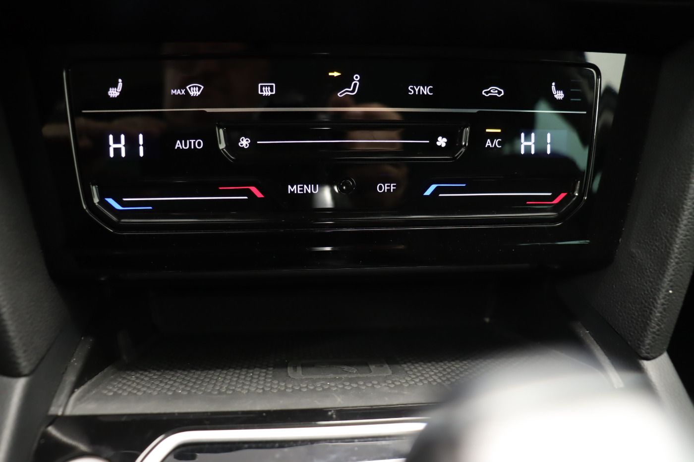 Fahrzeugabbildung Volkswagen Passat Variant 1.5 TSI DSG Business Navi LED ACC