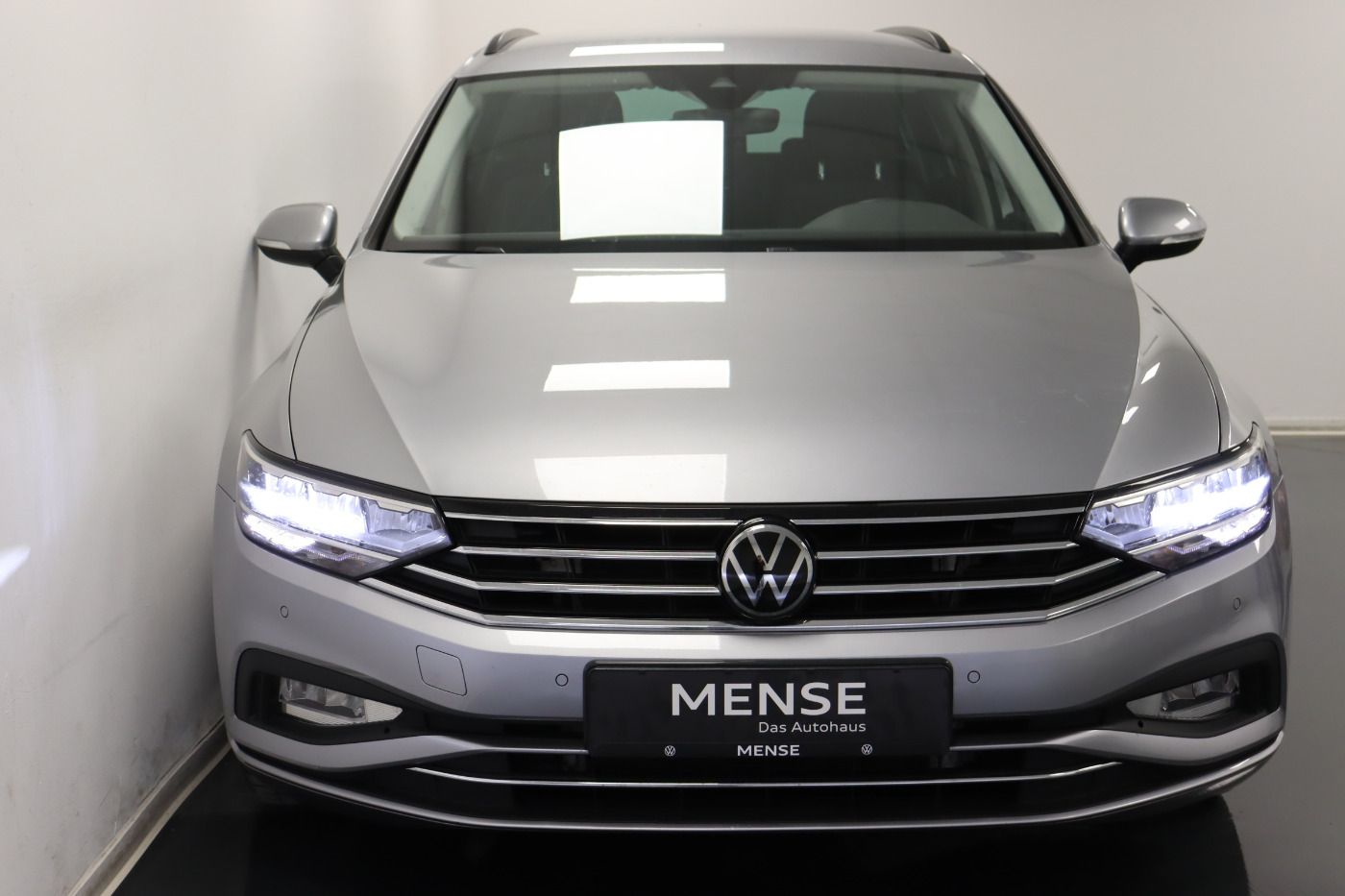 Fahrzeugabbildung Volkswagen Passat Variant 1.5 TSI DSG Business Navi LED ACC