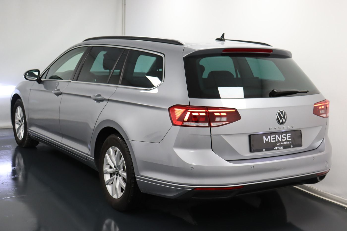 Fahrzeugabbildung Volkswagen Passat Variant 1.5 TSI DSG Business Navi LED ACC