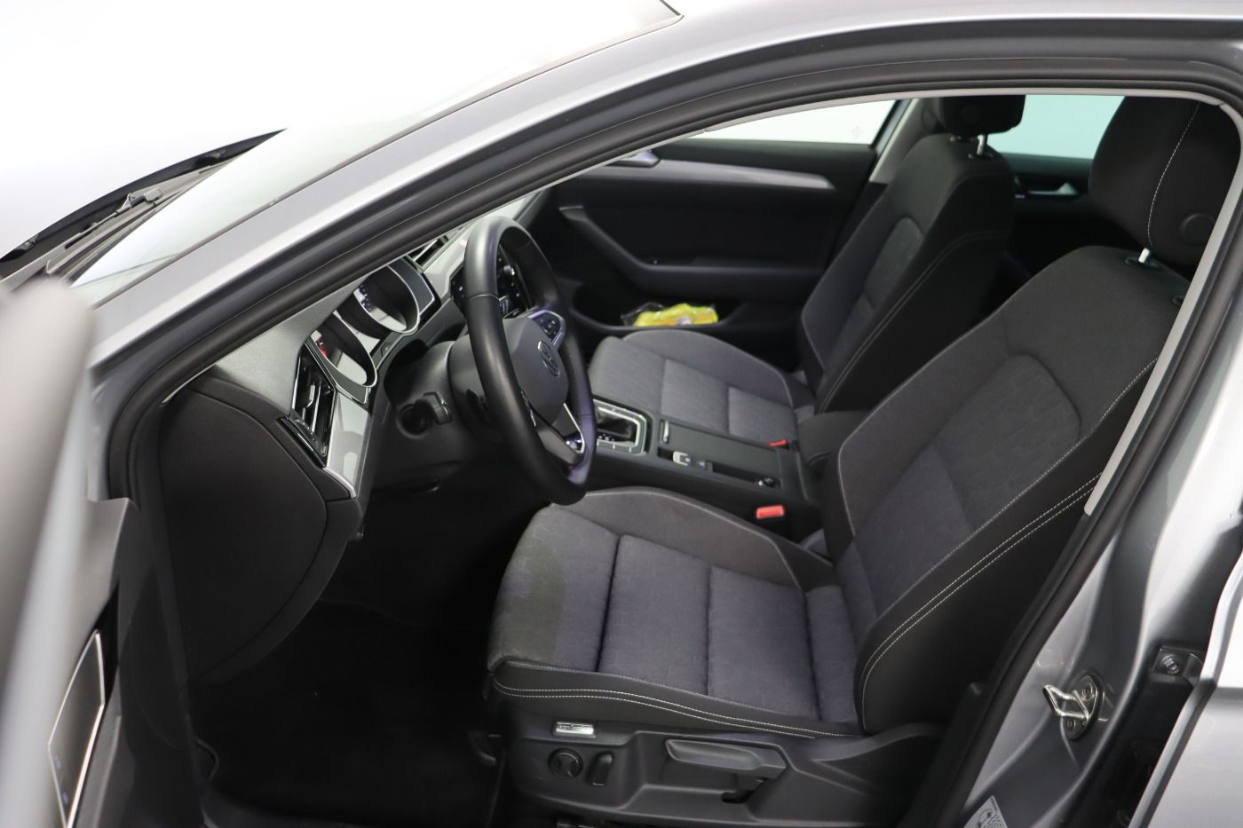 Fahrzeugabbildung Volkswagen Passat Variant 1.5 TSI DSG Business Navi LED ACC