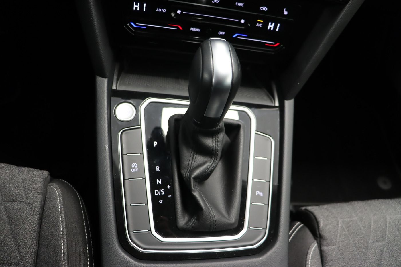Fahrzeugabbildung Volkswagen Passat Variant 1.5 TSI DSG Business Navi LED ACC