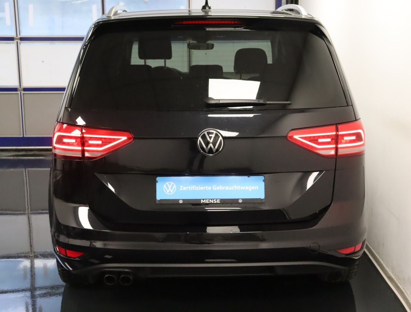 Fahrzeugabbildung Volkswagen Touran 2.0 TDI DSG ACTIVE Navi LED