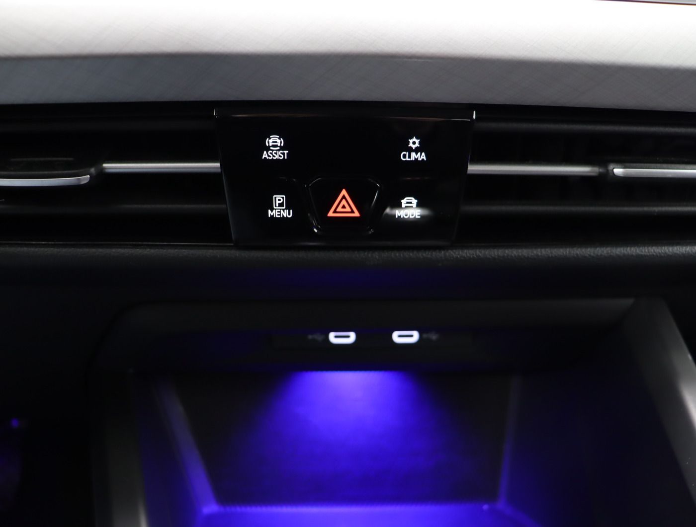 Fahrzeugabbildung Volkswagen Golf VIII 1.5 TSI Life Navi LED Standh. ACC AHK