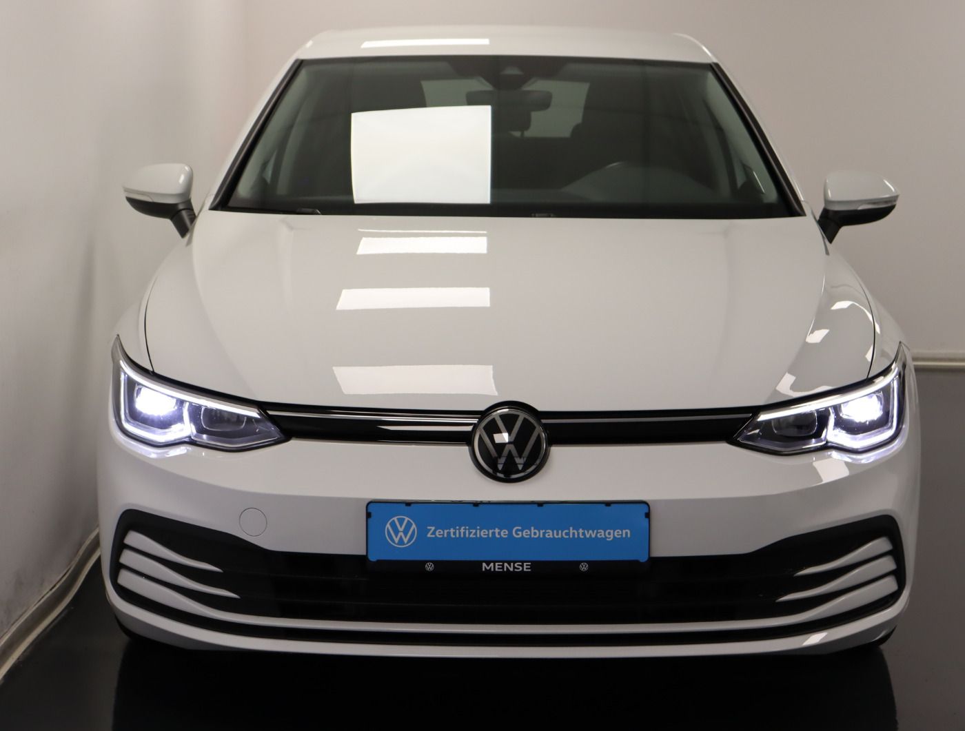 Fahrzeugabbildung Volkswagen Golf VIII 1.5 TSI Life Navi LED Standh. ACC AHK