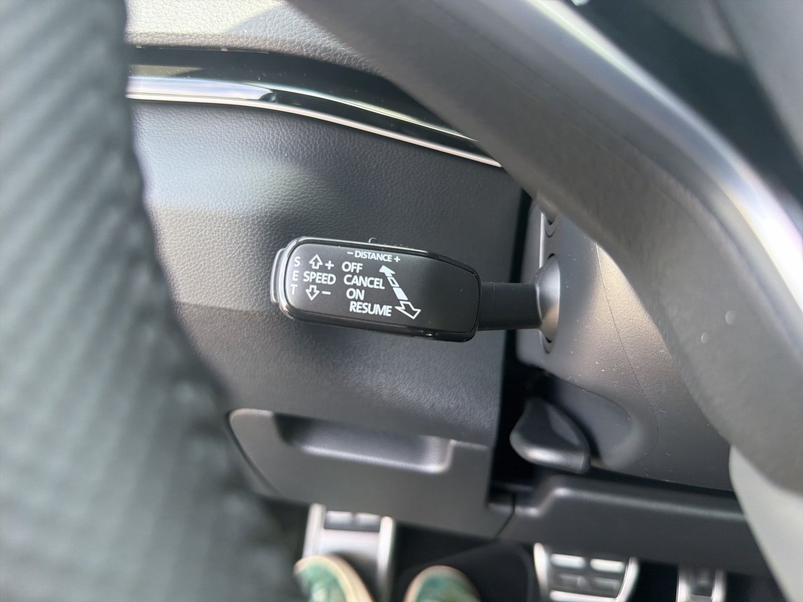 Fahrzeugabbildung SKODA Karoq 2.0 TDI 4x4 Sportline Matrix AHK Pano SD - mit KI generiert/bearbeitet