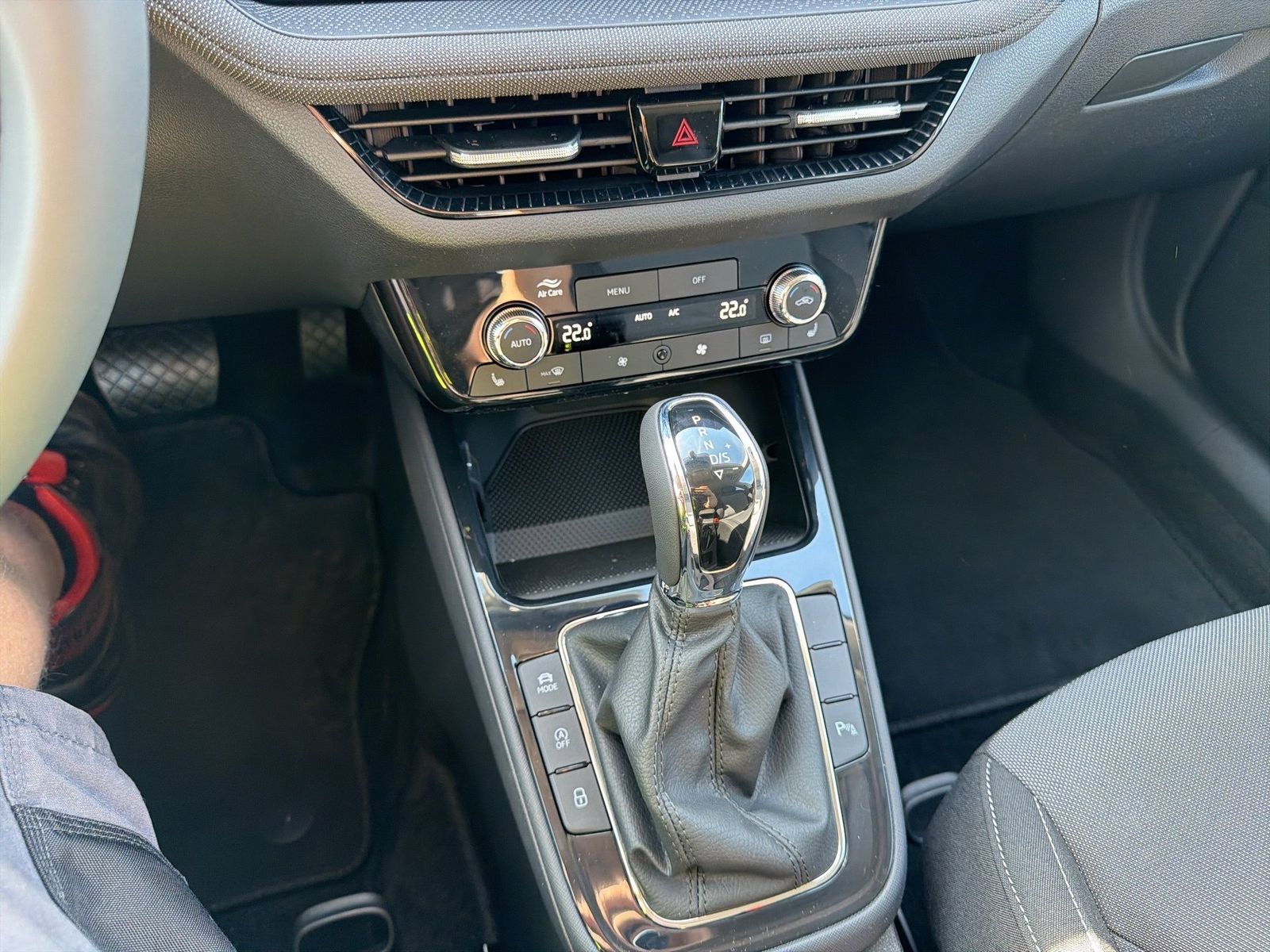 Fahrzeug autohaus mense Fahrzeugabbildung SKODA Fabia 1.0 TSI Balance ACC LED Navi VirtualCP - mit KI generiert/bearbeitet