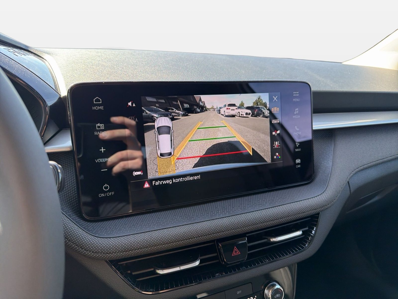 Fahrzeug autohaus mense Fahrzeugabbildung SKODA Fabia 1.0 TSI Balance ACC LED Navi VirtualCP - mit KI generiert/bearbeitet