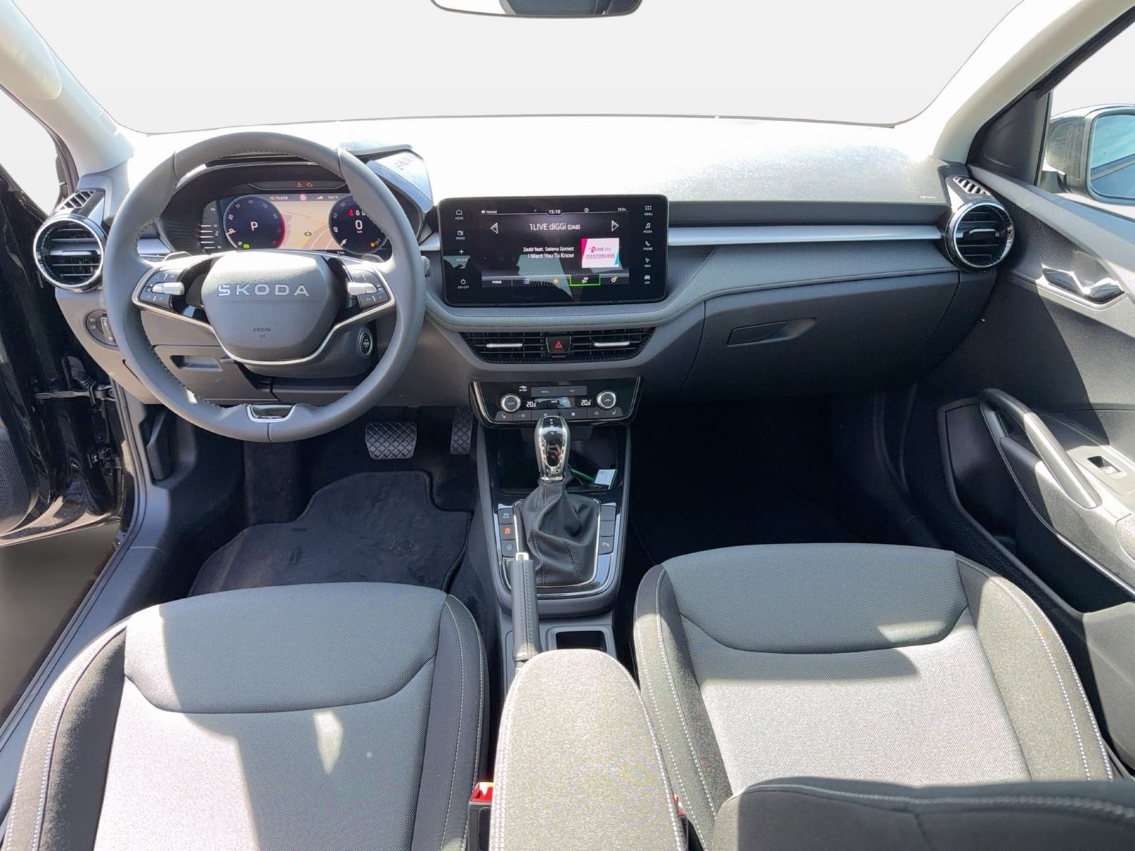 Fahrzeug autohaus mense Fahrzeugabbildung SKODA Fabia 1.5 TSI Balance LED Navi VirtualCP PDC - mit KI generiert/bearbeitet