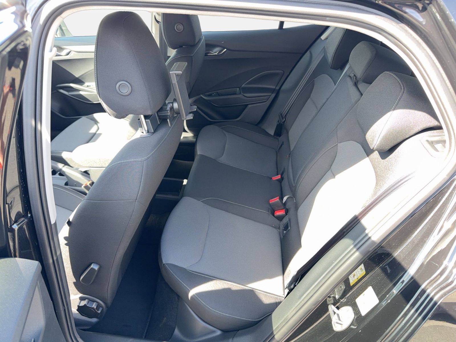 Fahrzeug autohaus mense Fahrzeugabbildung SKODA Fabia 1.5 TSI Balance LED Navi VirtualCP PDC - mit KI generiert/bearbeitet