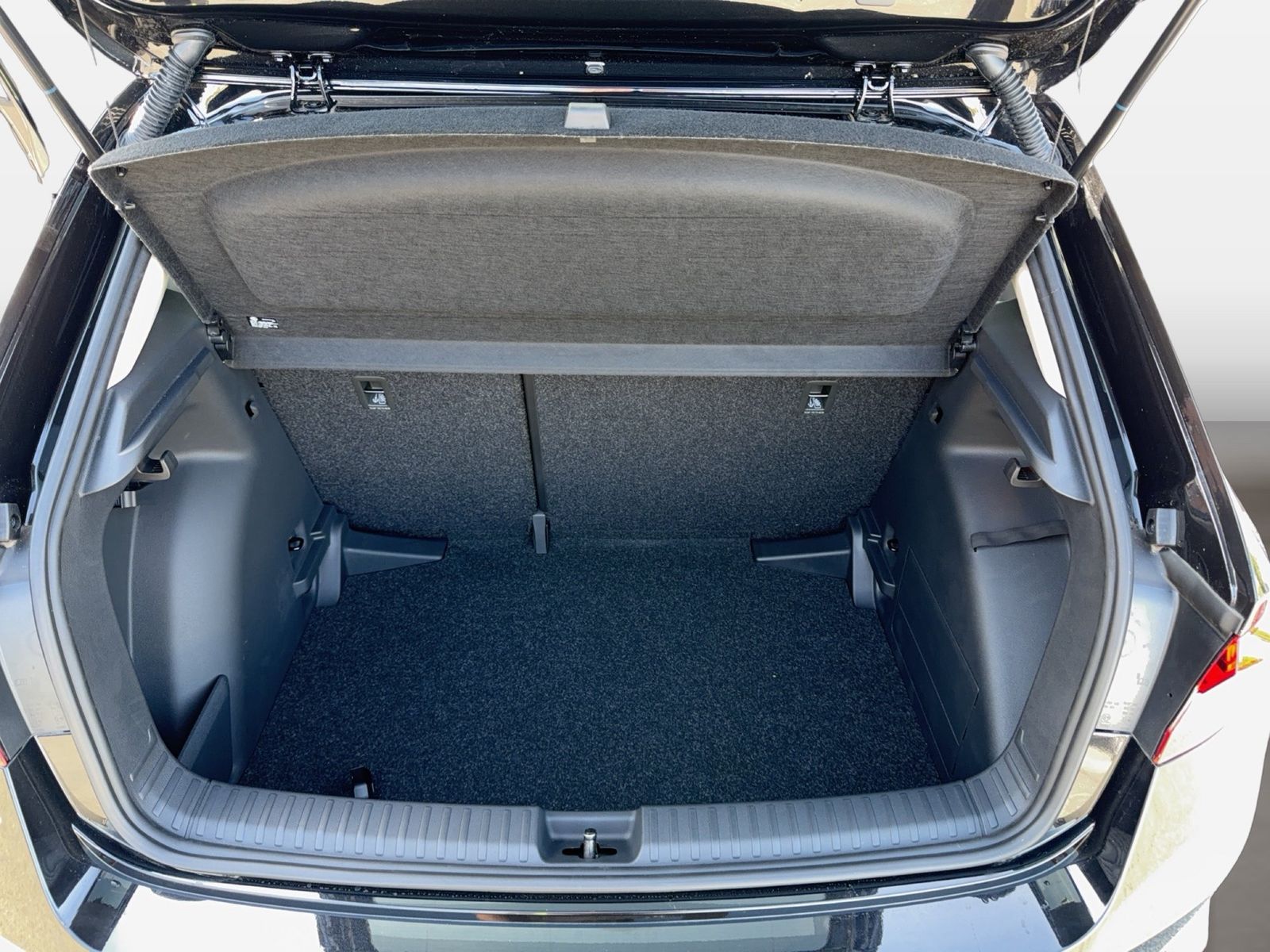 Fahrzeug autohaus mense Fahrzeugabbildung SKODA Fabia 1.5 TSI Balance LED Navi VirtualCP PDC - mit KI generiert/bearbeitet