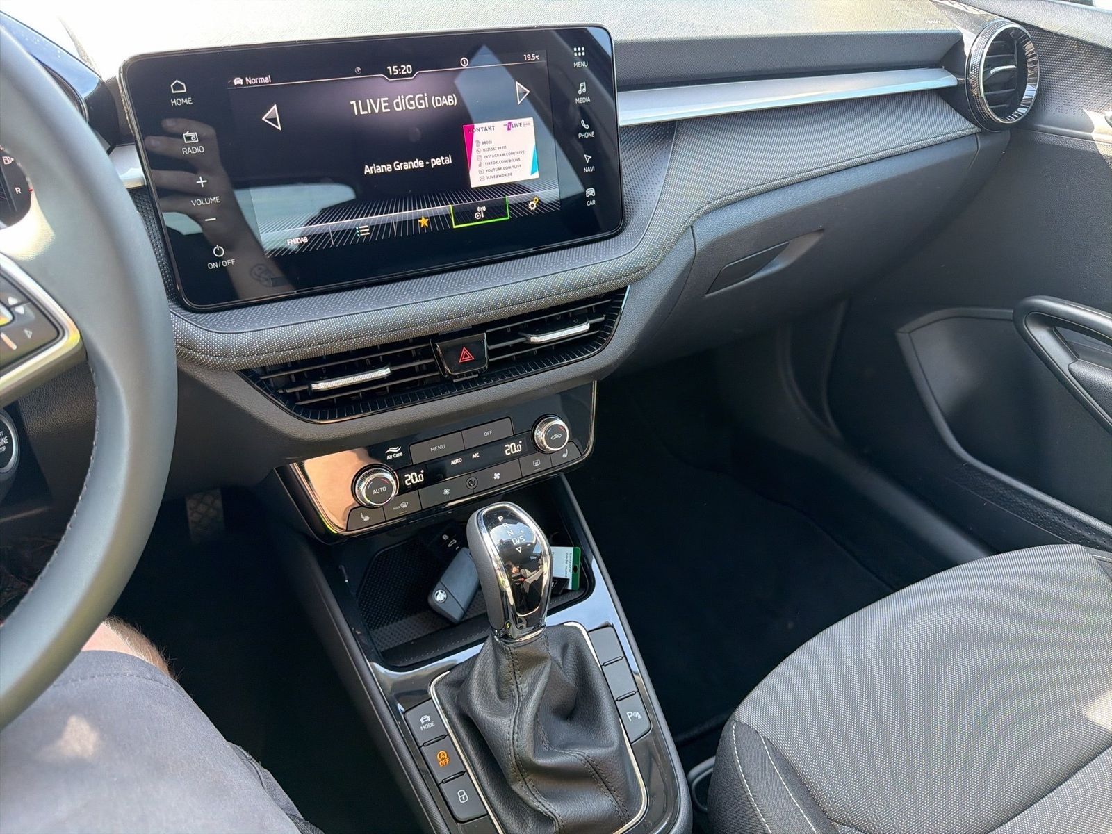Fahrzeug autohaus mense Fahrzeugabbildung SKODA Fabia 1.5 TSI Balance LED Navi VirtualCP PDC - mit KI generiert/bearbeitet