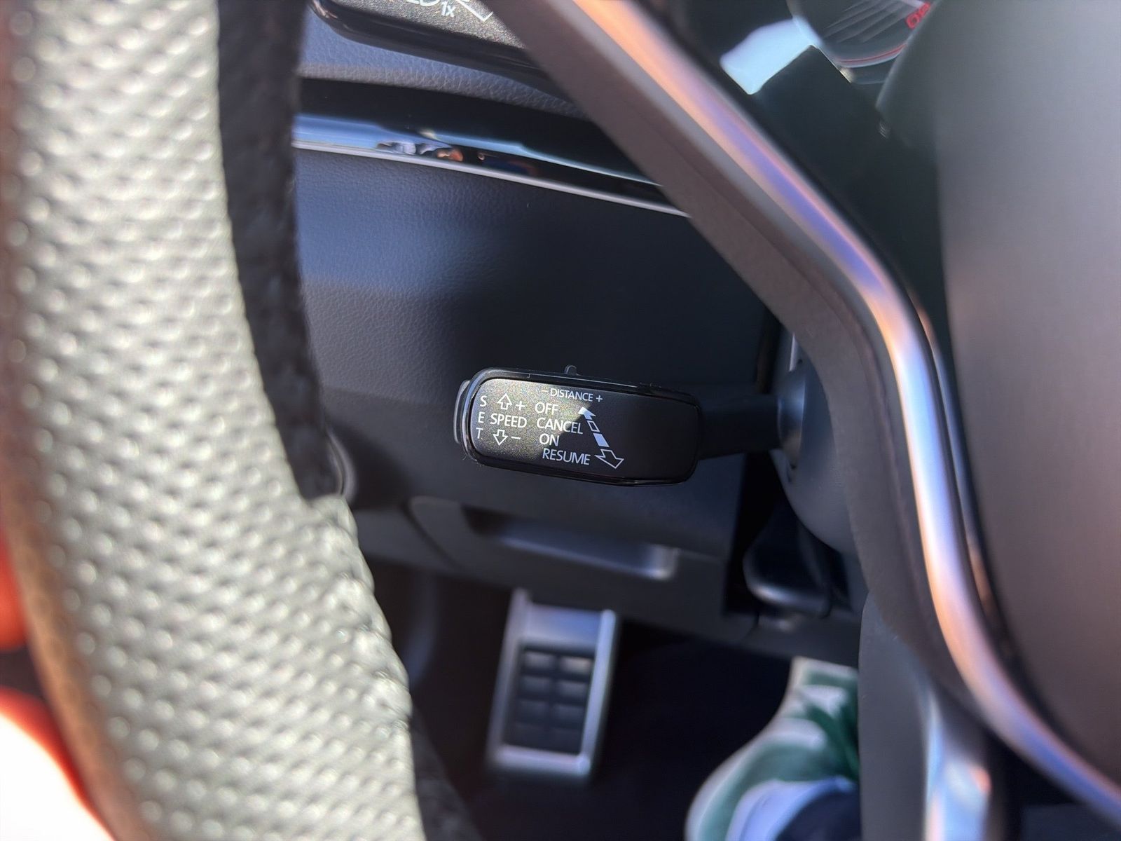 Fahrzeug autohaus mense Fahrzeugabbildung SKODA Karoq 1.5 TSI ACT Sportline Matrix AHK ACC LED - mit KI generiert/bearbeitet