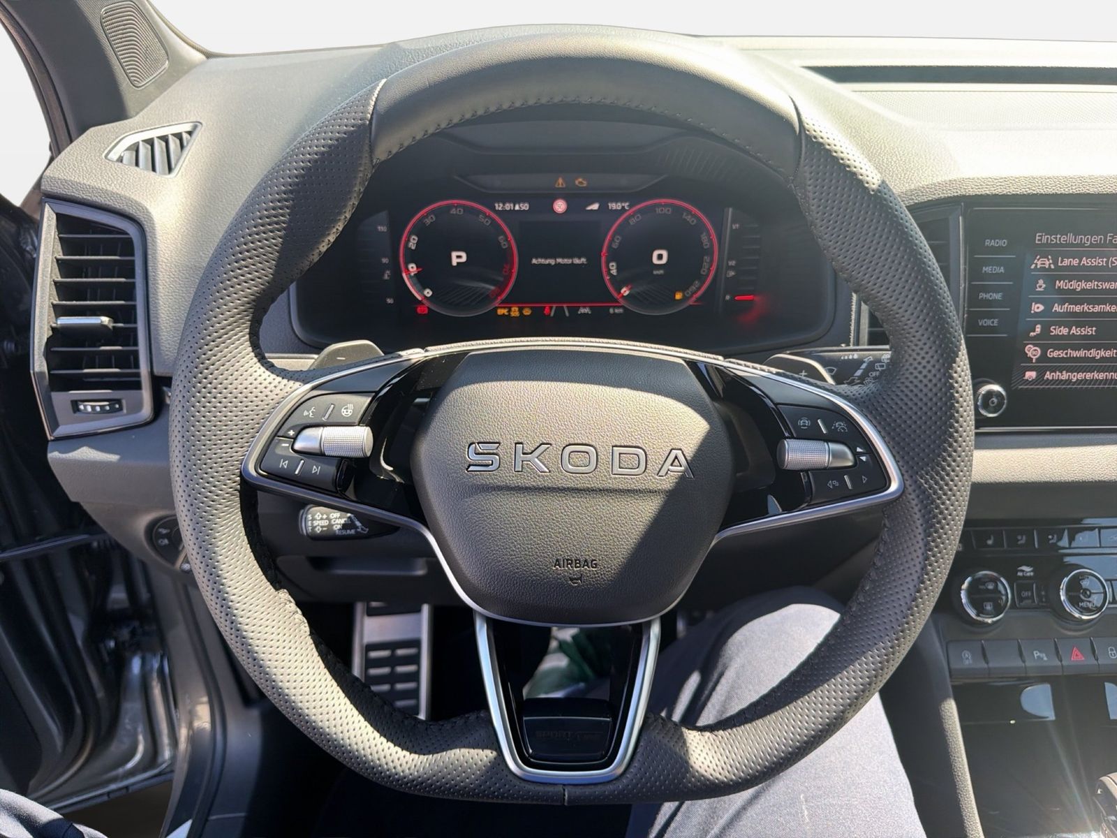 Fahrzeug autohaus mense Fahrzeugabbildung SKODA Karoq 1.5 TSI ACT Sportline Matrix AHK ACC LED - mit KI generiert/bearbeitet