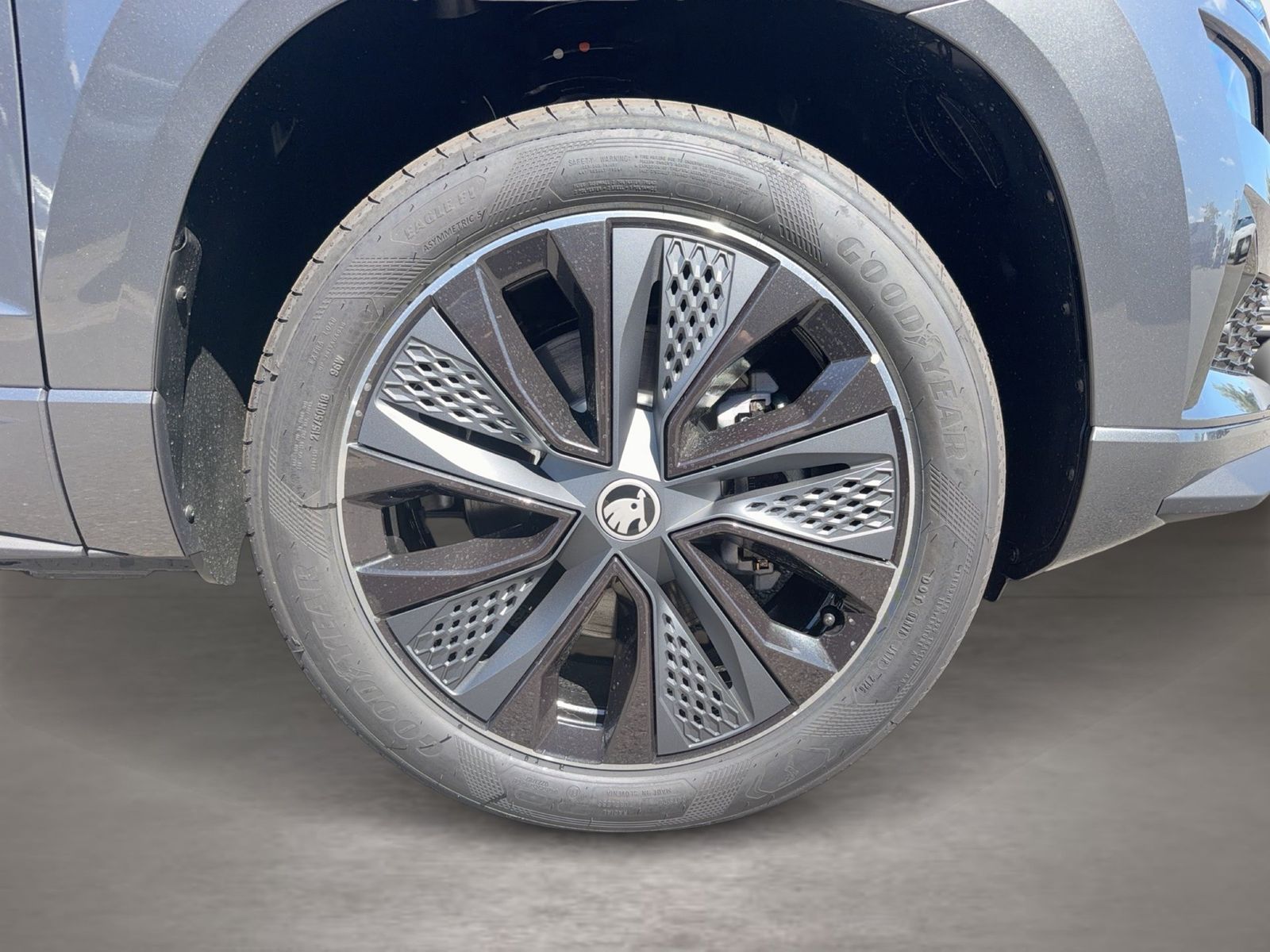 Fahrzeug autohaus mense Fahrzeugabbildung SKODA Karoq 1.5 TSI ACT Sportline Matrix AHK ACC LED - mit KI generiert/bearbeitet