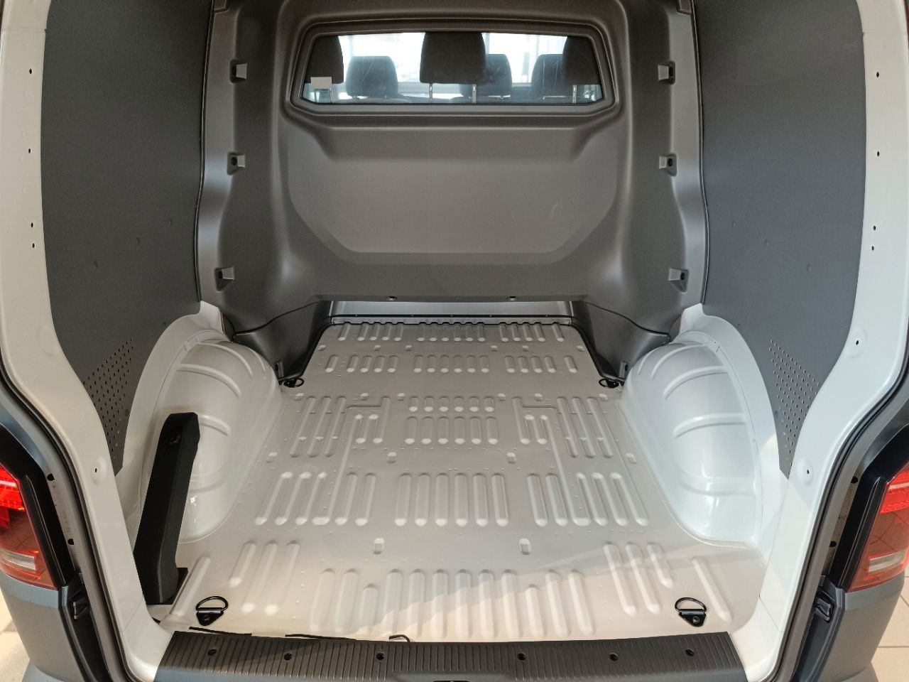 Fahrzeugabbildung Volkswagen Transporter T6.1 Kasten Plus TDI 110 kW 6-Sitzer
